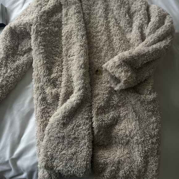 Brand new aritzia jacket - Picture 2 of 4